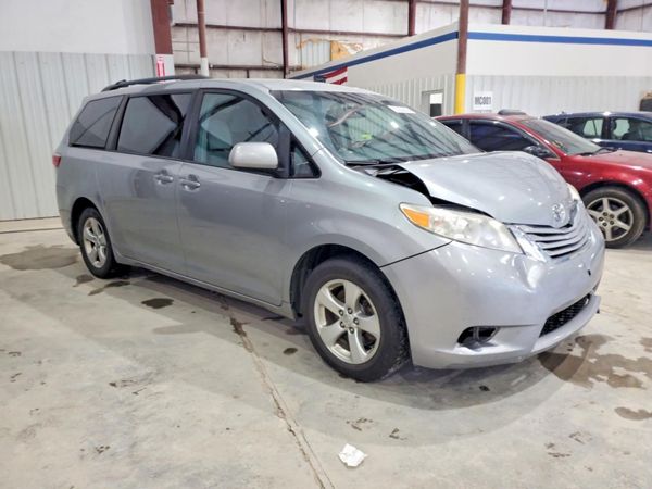 2016 TOYOTA SIENNA