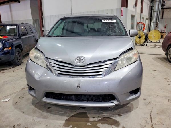 2016 TOYOTA SIENNA