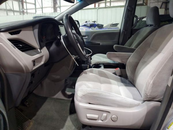 2016 TOYOTA SIENNA