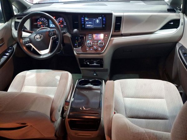 2016 TOYOTA SIENNA