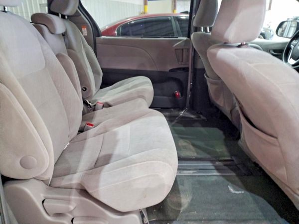 2016 TOYOTA SIENNA