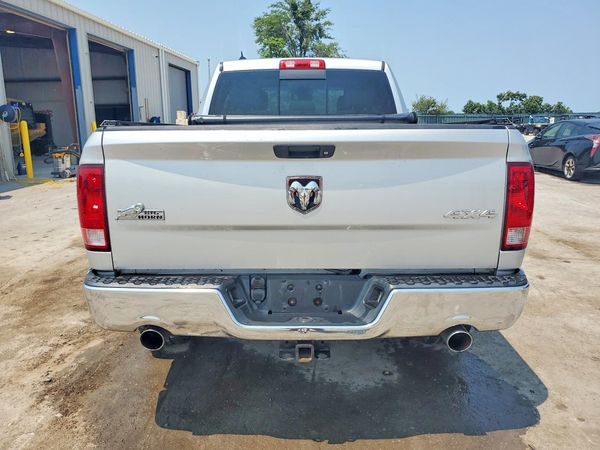 2014 RAM 1500 SLT QUAD CAB 4X4