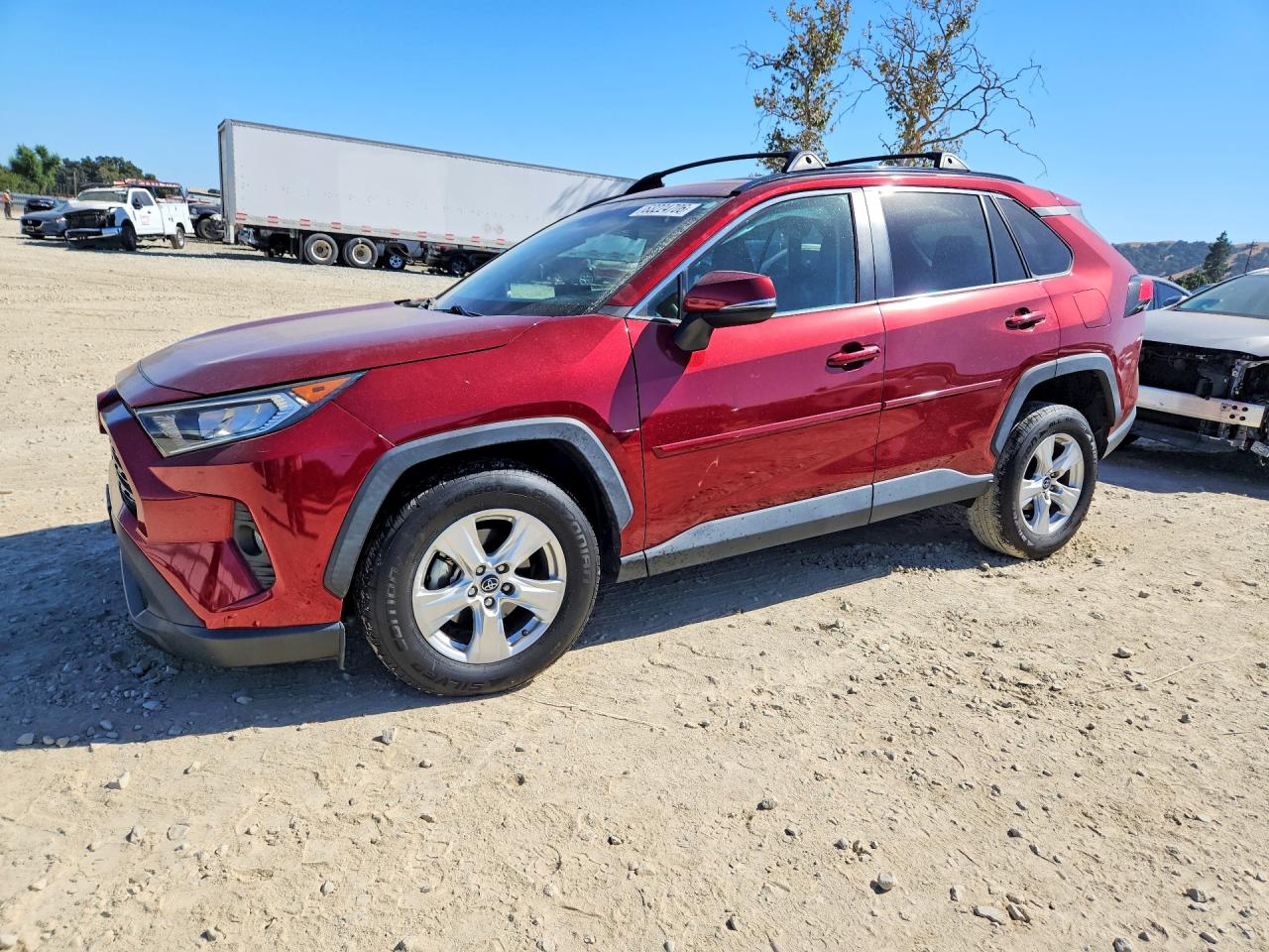 2021 TOYOTA RAV4 XLE — Front 3/4