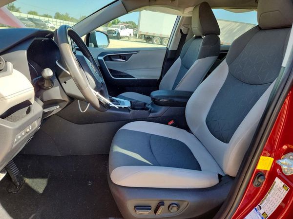 2021 TOYOTA RAV4 XLE — DENT