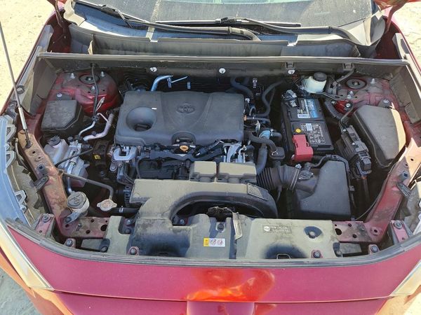2021 TOYOTA RAV4 XLE — Engine bay