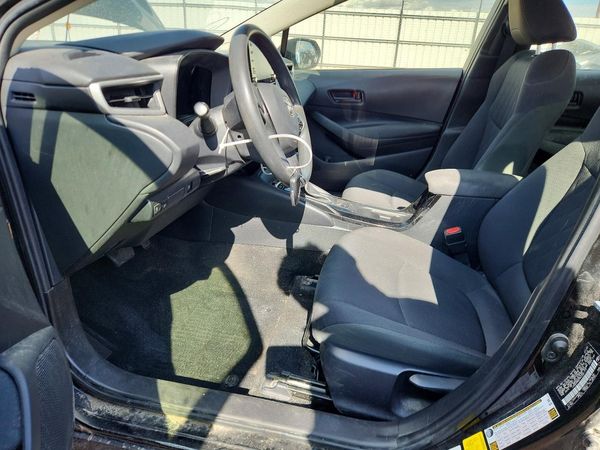 2022 TOYOTA COROLLA LE — DENT