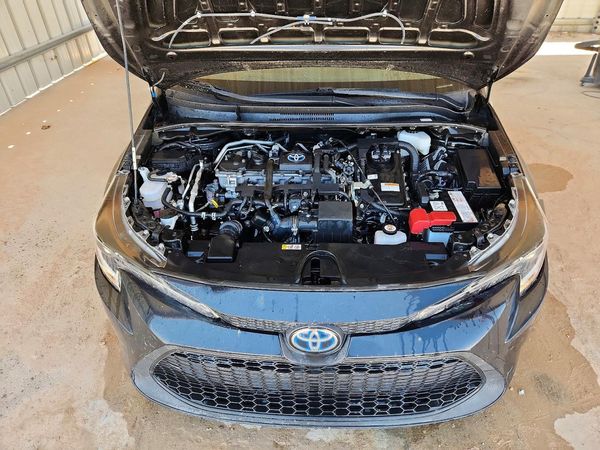 2022 TOYOTA COROLLA LE — Engine bay