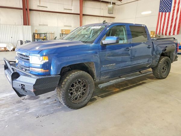 2017 CHEVROLET SILVERADO LT — Front 3/4
