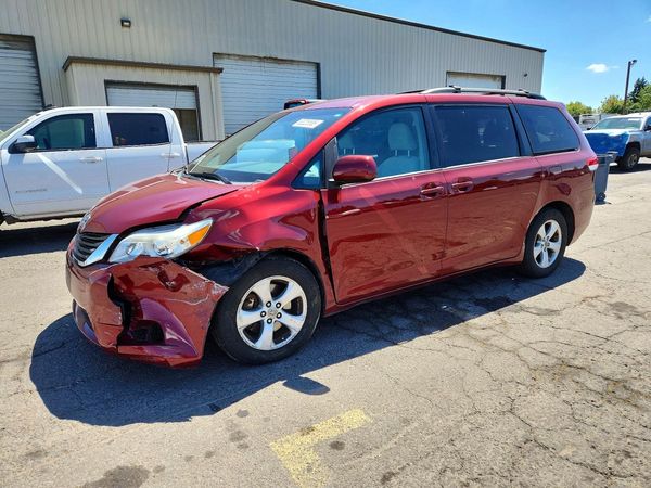 2013 TOYOTA SIENNA