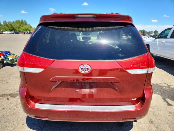 2013 TOYOTA SIENNA
