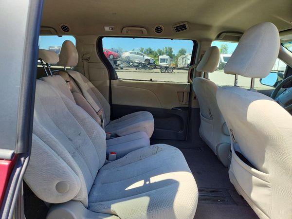 2013 TOYOTA SIENNA