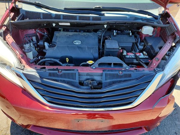 2013 TOYOTA SIENNA