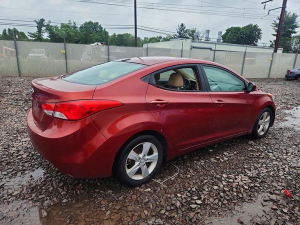 2013 HYUNDAI ELANTRA