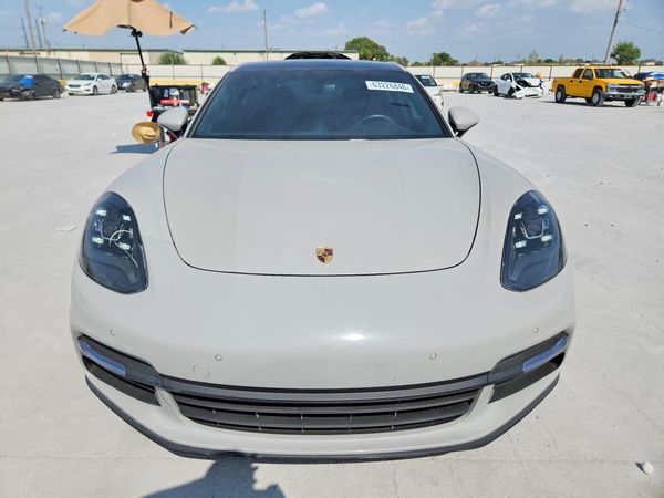 2018 PORSCHE PANAMERA Base / 4