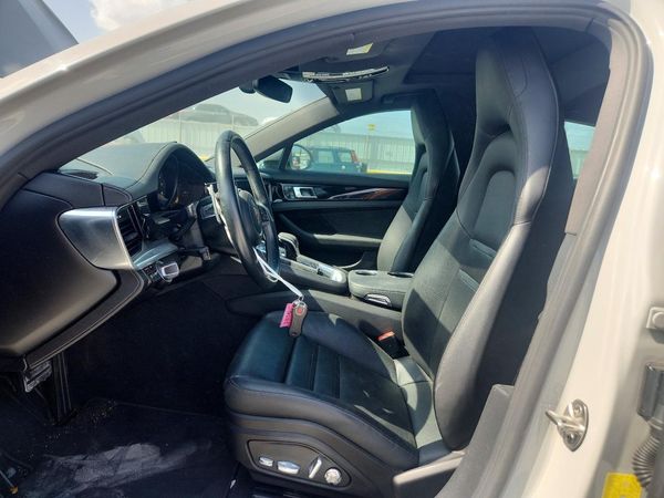 2018 PORSCHE PANAMERA Base / 4