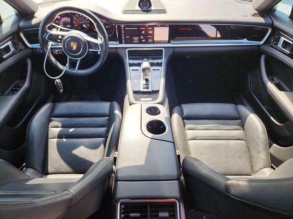 2018 PORSCHE PANAMERA Base / 4