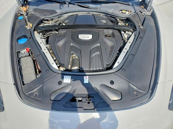 2018 PORSCHE PANAMERA Base / 4