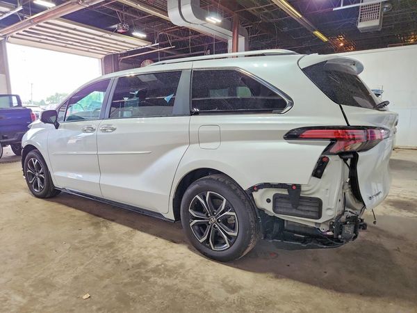 2025 TOYOTA SIENNA Platinum