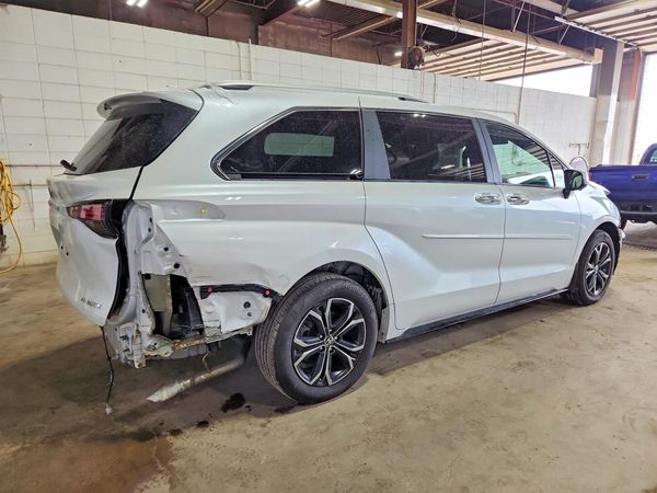 2025 TOYOTA SIENNA Platinum