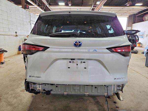 2025 TOYOTA SIENNA Platinum