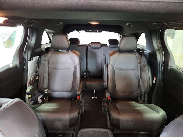 2025 TOYOTA SIENNA Platinum