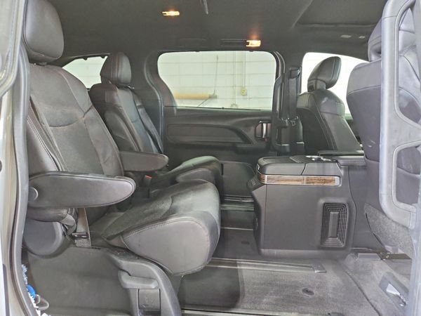 2025 TOYOTA SIENNA Platinum