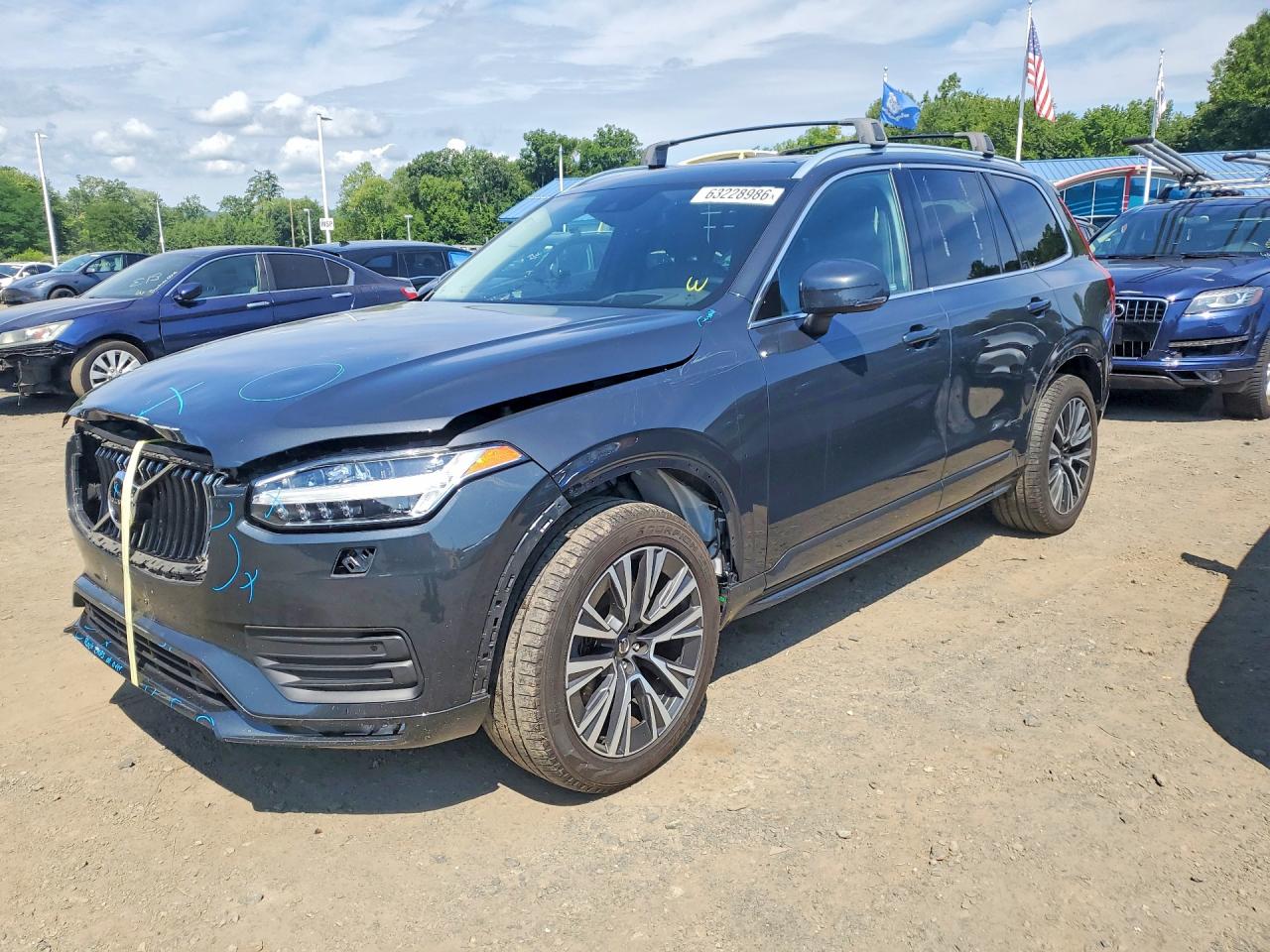 2021 VOLVO XC90 Momentum