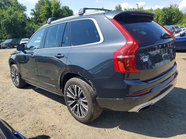 2021 VOLVO XC90 Momentum