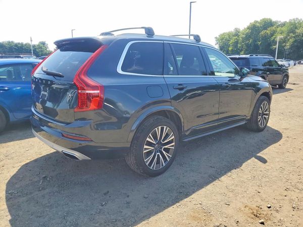 2021 VOLVO XC90 Momentum