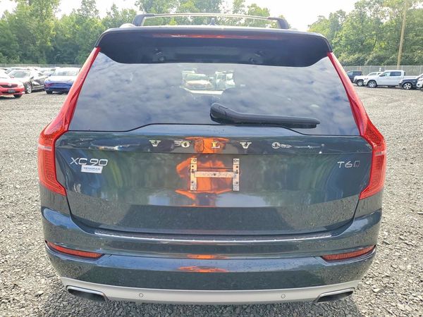 2021 VOLVO XC90 Momentum