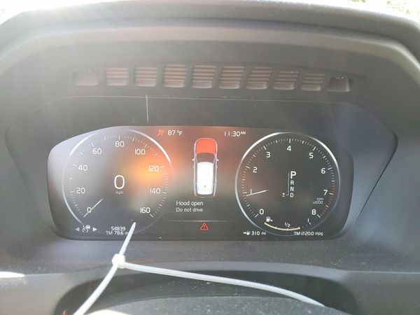 2021 VOLVO XC90 Momentum