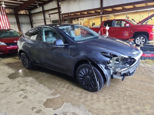 2024 TESLA MODEL Y