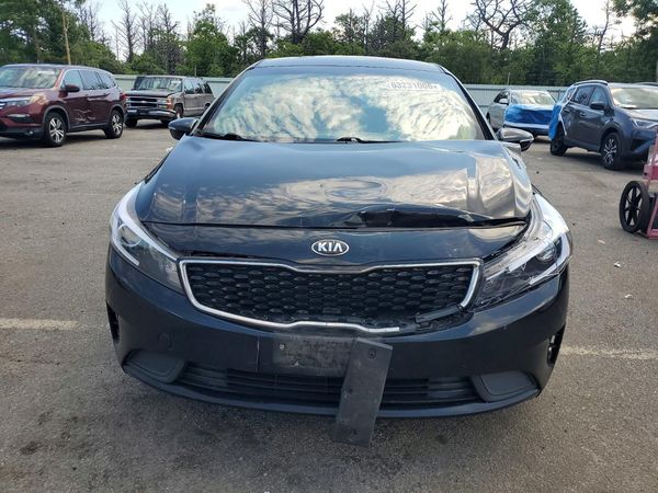 2017 KIA FORTE5 LX
