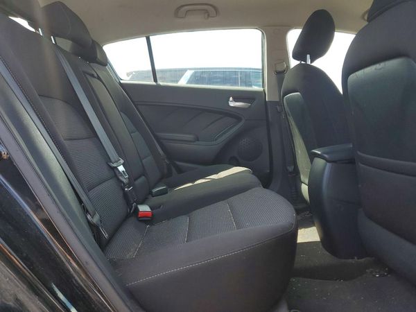 2017 KIA FORTE5 LX