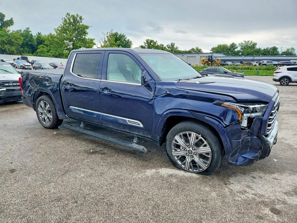 2024 TOYOTA TUNDRA Capstone