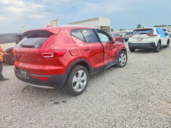 2022 VOLVO XC40 Momentum (excl S60)