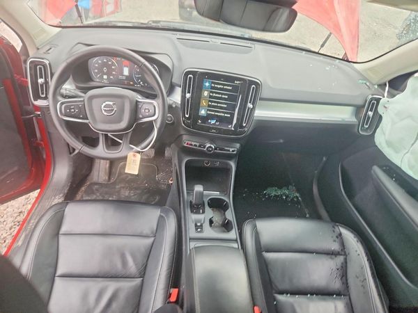 2022 VOLVO XC40 Momentum (excl S60)