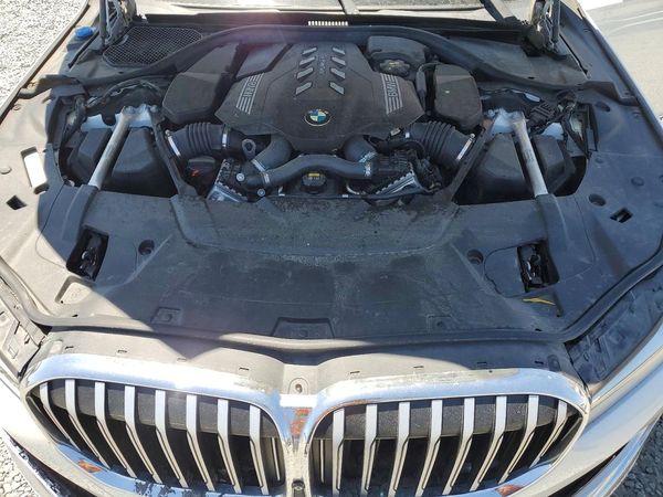 2020 BMW 7 SERIES xDrive — Engine bay
