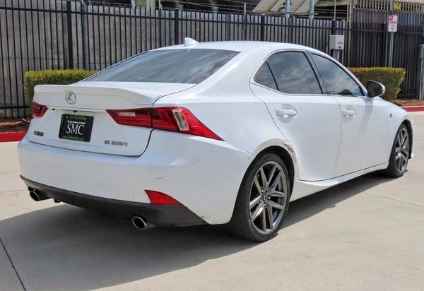 2016 LEXUS IS 200t