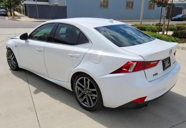 2016 LEXUS IS 200t