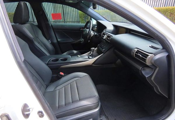 2016 LEXUS IS 200t