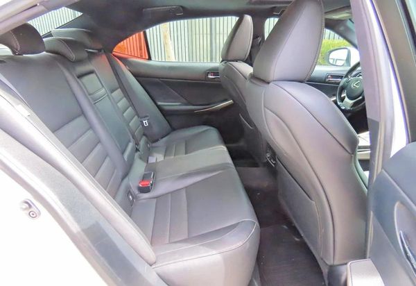 2016 LEXUS IS 200t