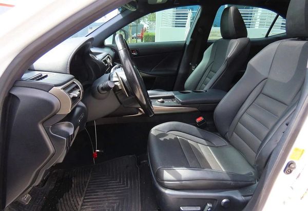2016 LEXUS IS 200t