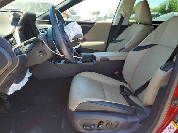 2019 LEXUS ES