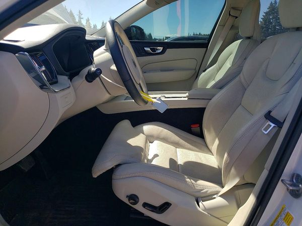 2025 VOLVO XC60