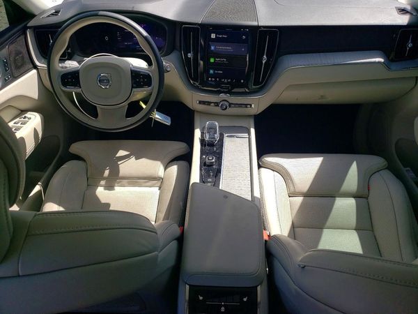 2025 VOLVO XC60