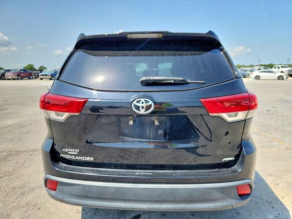2019 TOYOTA HIGHLANDER LE/LE Plus