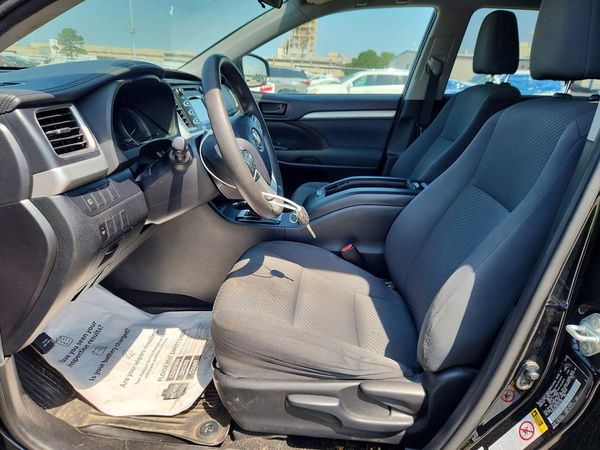 2019 TOYOTA HIGHLANDER LE/LE Plus