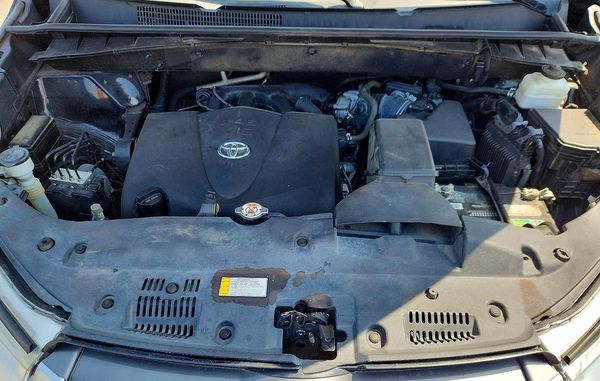 2019 TOYOTA HIGHLANDER LE/LE Plus