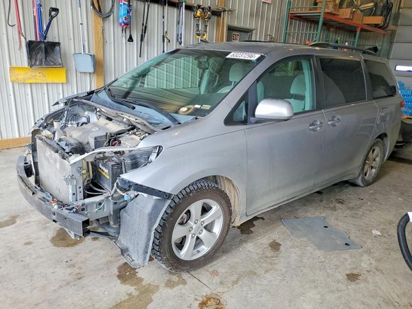 2013 TOYOTA SIENNA